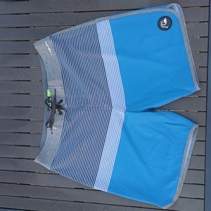 Quiksilver Highline board shorts 34"